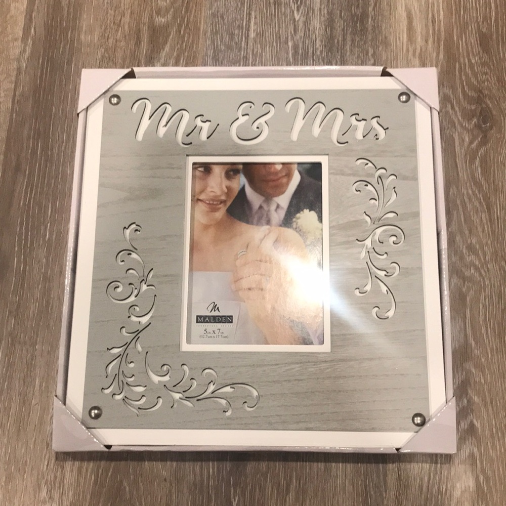 Wedding Gift! Mr. & Mrs. 5x7 frame NEW